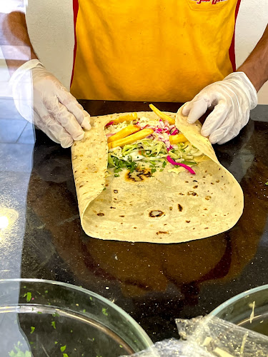 فلافل شرق - الضيافة