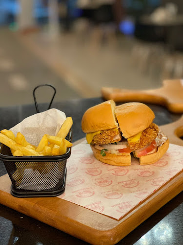 مزة عنب لاونج وكافيه - الرياض