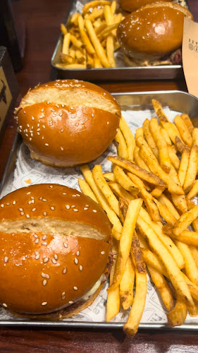 حمد الجاسر، الروضة،, جدة