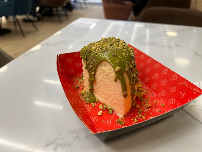 أنكل أوساكا - الضيافة