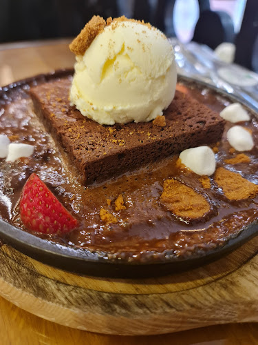 Comentarii opinii despre Molten Chocolate Cafe | مولتن شوكلت كافيه