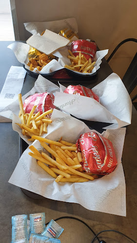 هارديز - الضيافة