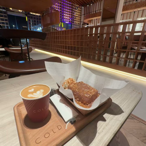 Opinii despre Cold Roastery and Coffee | كولد محمصة و مقهى în بلجرشي - الضيافة