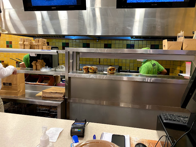 Comentarii opinii despre اف اند بي برجر