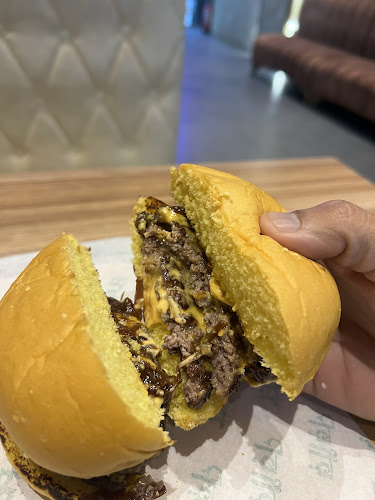 مطعم كتشب لتقديم الوجبات