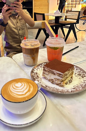 إميلين - الضيافة