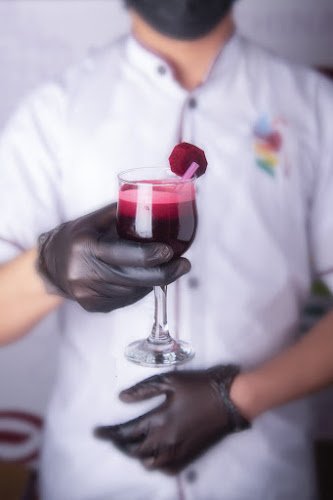 جوس آند آيس - الضيافة