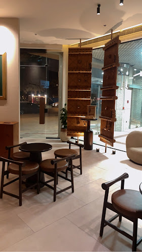 Opinii despre Qaf Coffee Roasters - محمصة ومقهى قاف în الرياض - الضيافة