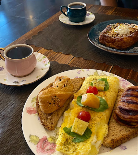 LaFamiglia Bistro Cafe لافاميليا بيسترو كافيه