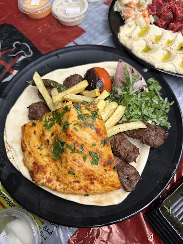 مطاعم مشويات الحمراء فرع فلسطين - جدة