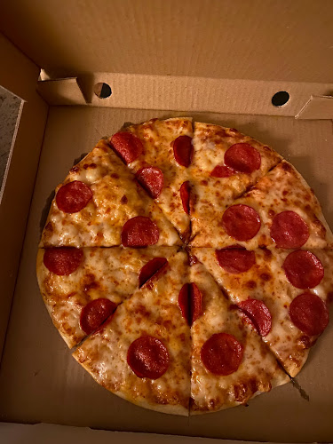 بيتزا وعصاير