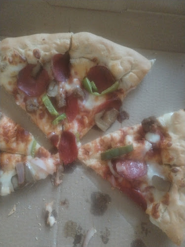 ليتل سيزرز بيتزا! - الضيافة