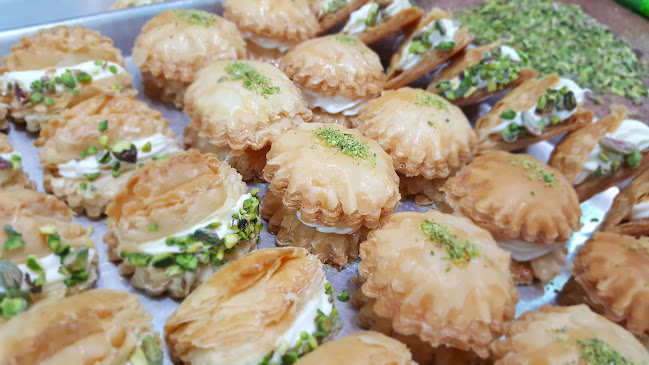 حلويات ومعجنات اكليل الجبل - المجمعة