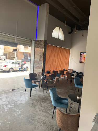 مقهى ومحمصة خطوط القهوة