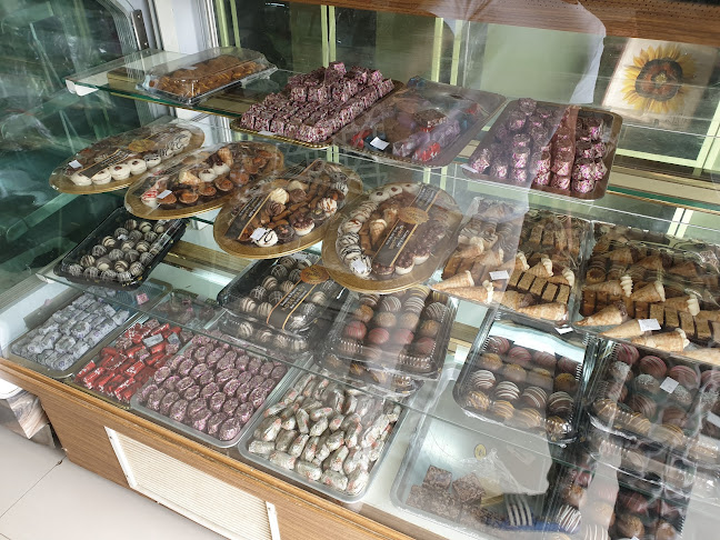 حلويات ومعجنات اكليل الجبل