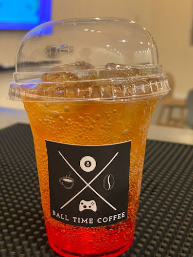 مقهى وقت المستديرة.