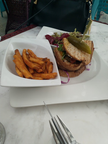 Opinii despre شكسبير آند كو. în الرياض - الضيافة