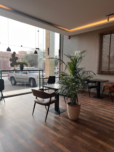 H7 cafe لتقديم المشروبات