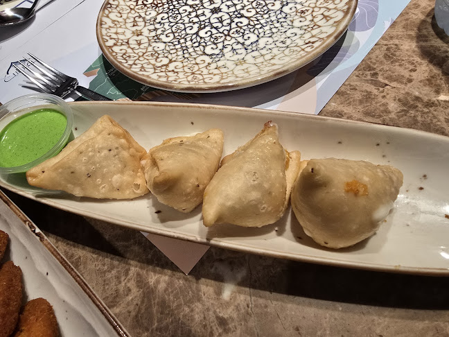 مطعم بهارات