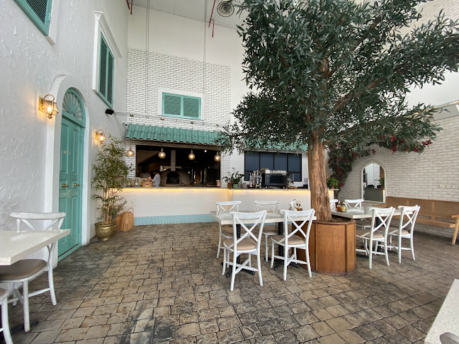 هيلينا بيتزاريا - الخبر