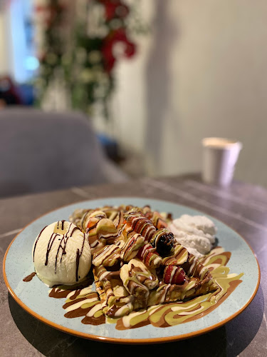 Opinii despre ذا رويال كريب كافيه în الرياض - الضيافة