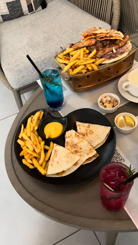 سفن جاردنز لاونج