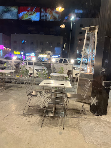 مطعم وقود الشاطئ "فيول"