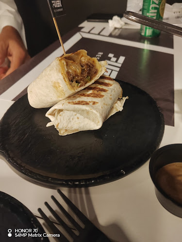 مطعم وقود الشاطئ "فيول" - الضيافة