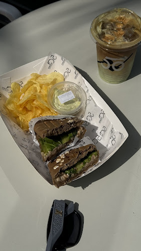 Comentarii opinii despre 50 Degrees | مركز الخياط