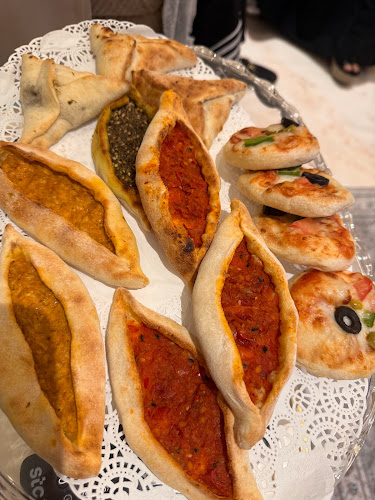 مطعم معجنات و شاورما الفران الشامي - الدمام