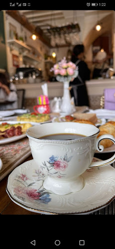 Opinii despre LaFamiglia Bistro Cafe لافاميليا بيسترو كافيه în جدة - الضيافة