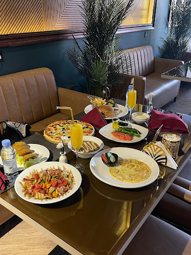 مطعم وكوفى ميكسولجي Mixology - بيشة