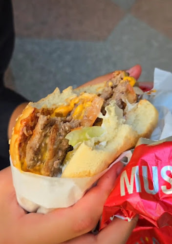 هارديز - الضيافة