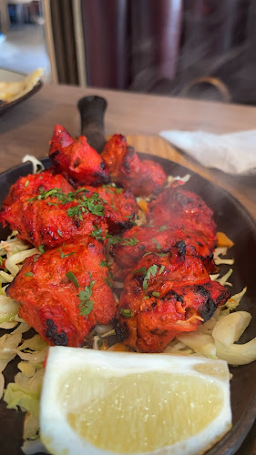 كراون تكا - الضيافة