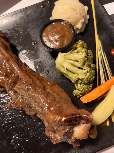 Opinii despre مطعم وقود الشاطئ "فيول" în القطيف‎ - الضيافة