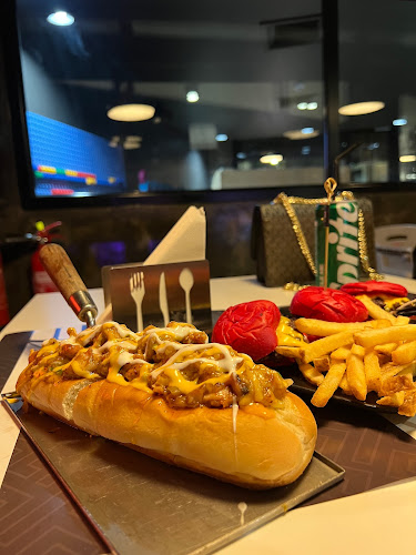 مطعم وقود الشاطئ "فيول" - القطيف‎