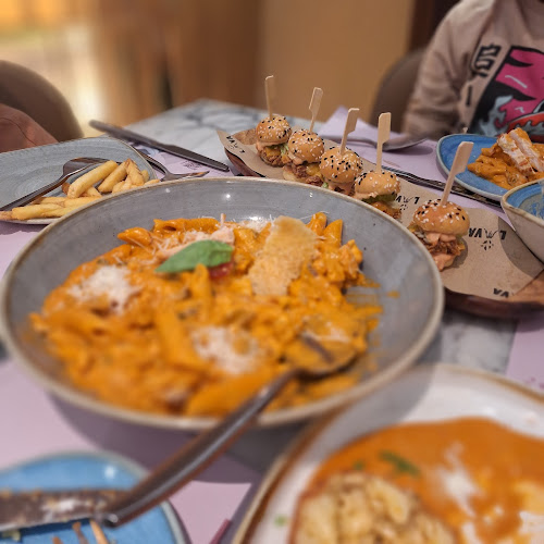 مطعم لافا - الضيافة