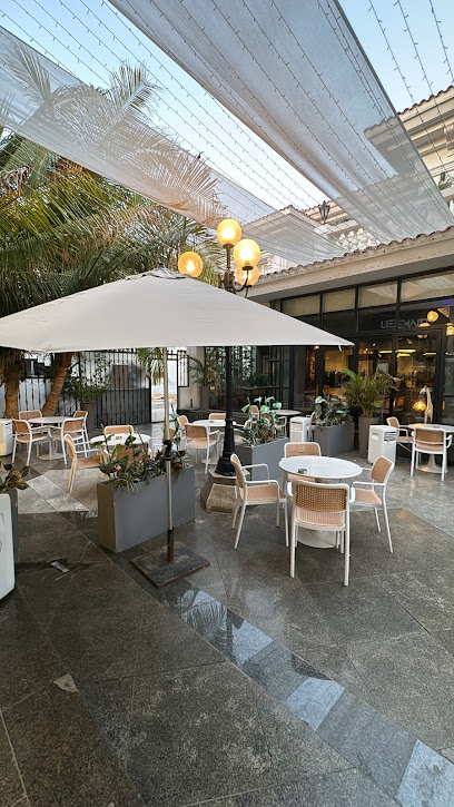 50 Degrees | مركز الخياط