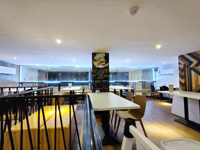 تشكن اند تشبز - جدة