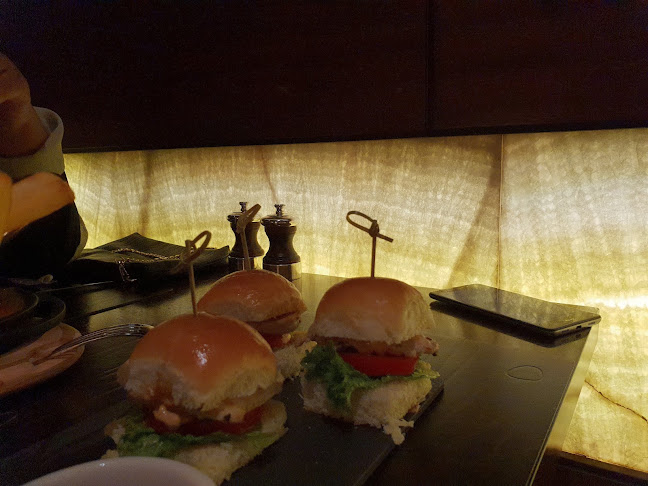 مونیز - الضيافة