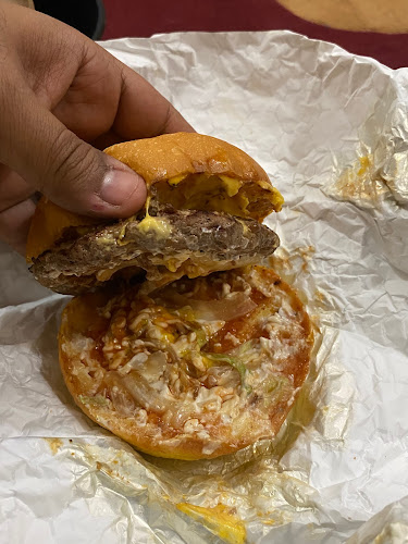 Opinii despre جوسي برجر جدة Juicy Burger Jeddah since 2006 în جدة - الضيافة