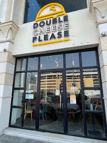 دبل تشيز بليز - الضيافة