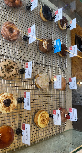 Dots دوتس للدونات والقهوة المختصة