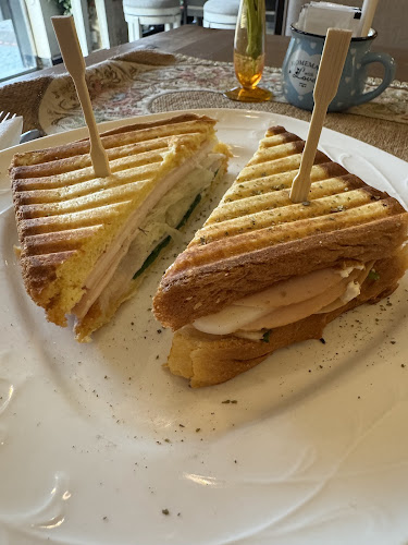 LaFamiglia Bistro Cafe لافاميليا بيسترو كافيه - الضيافة