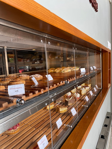 دير بيكر - الضيافة