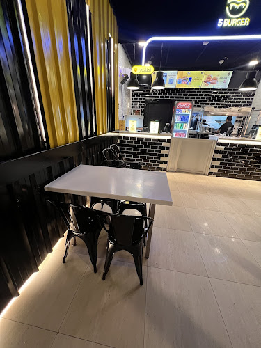 Mad Burger - الضيافة