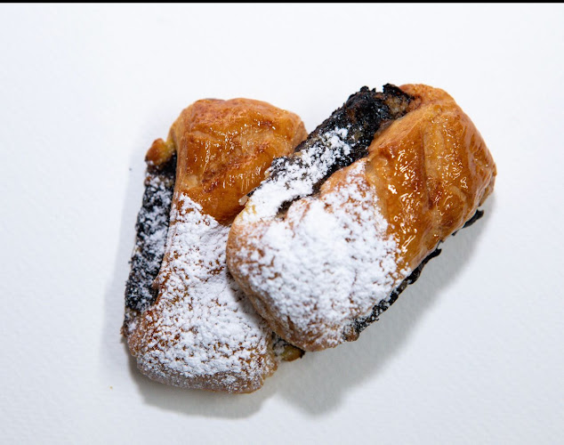 بيكري اند مور