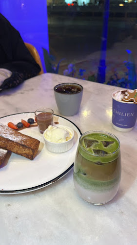 إميلين - الضيافة