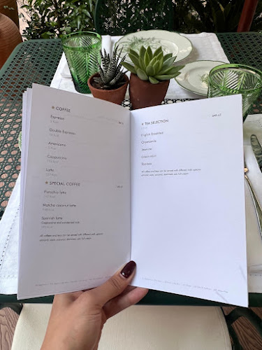 DIOR CAFE - الضيافة