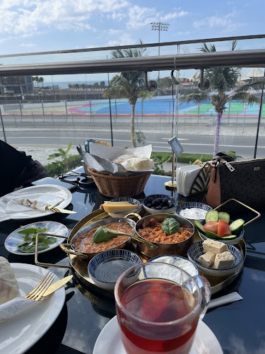 Opinii despre فيو الكورنيش (مطعم & كافيه) în جدة - الضيافة